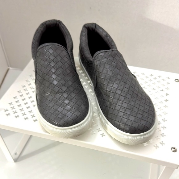 Pierre Dumas Comfort Foam Gray Slip-On Women Shoes Size 8 - Picture 2 of 6